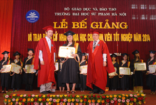 LỄ BẾ GIẢNG VÀ TRAO BẰNG CỬ NHÂN KHOA HỌC CHO SINH VIÊN ĐẠI HỌC SƯ PHẠM HÀ NỘI NĂM 2014