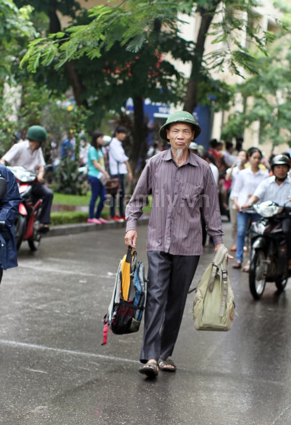 Những hình ảnh về ngày thi thứ 2 tuyển sinh ĐH 2012 tại Trường ĐHSP Hà Nội