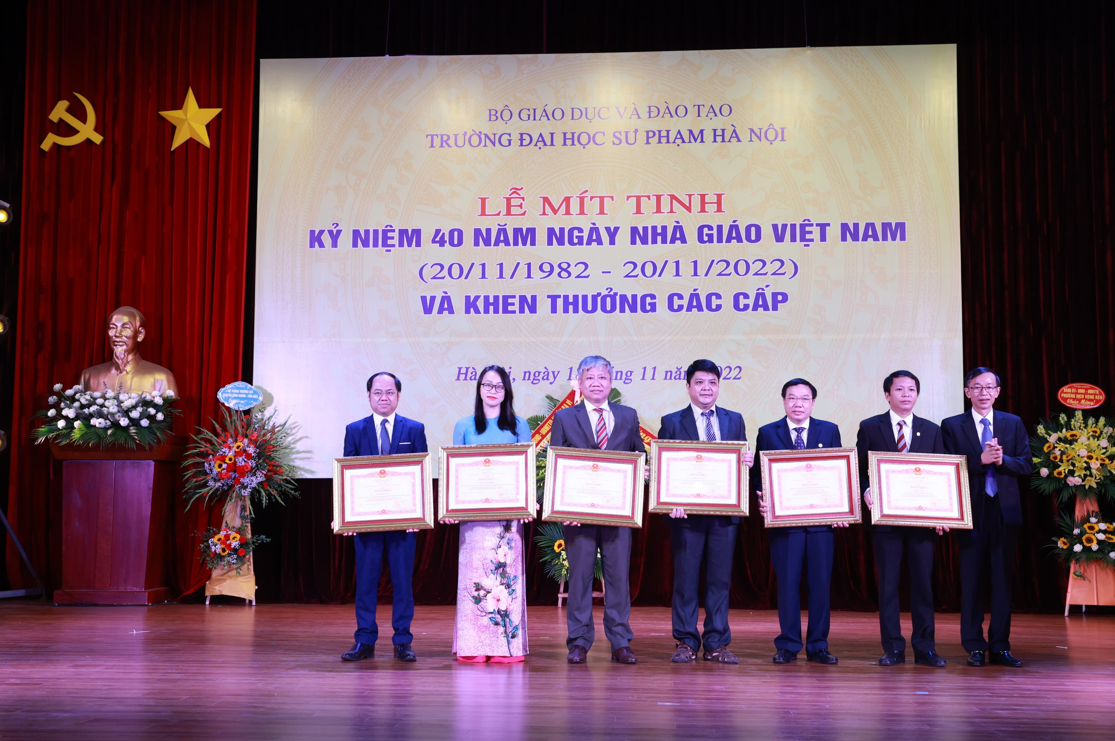 Lễ Mittinh Kỷ niệm 40 năm Ngày Nhà giáo Việt Nam Trường Đại học Sư phạm Hà Nội - Hạnh phúc của nghề giáo