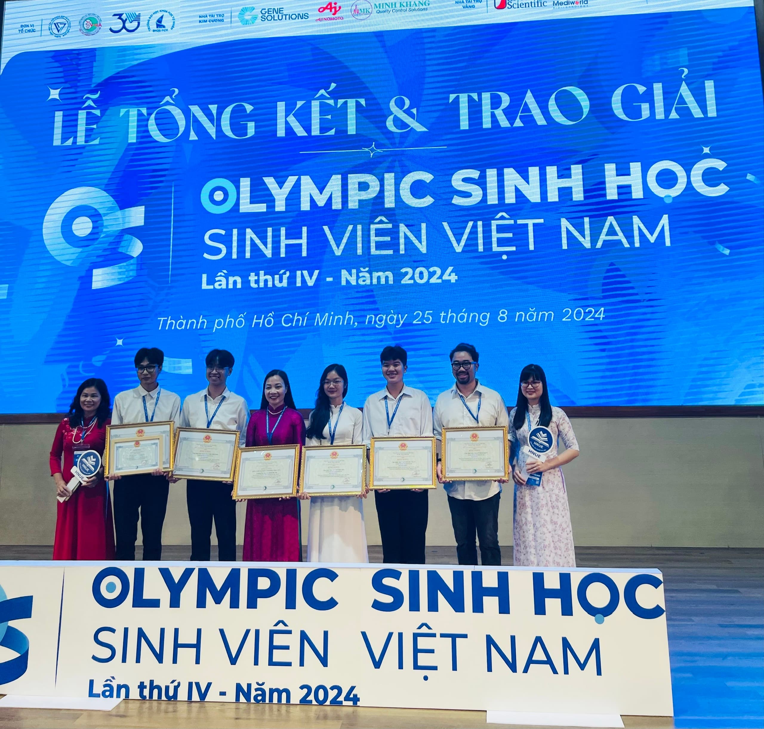 ĐỘI TUYỂN OLYMPIC SINH HỌC – TRƯỜNG ĐẠI HỌC SƯ PHẠM HÀ NỘI LẦN THỨ 4 LIÊN TIẾP GIỮ VỊ TRÍ XUẤT SẮC NHẤT 