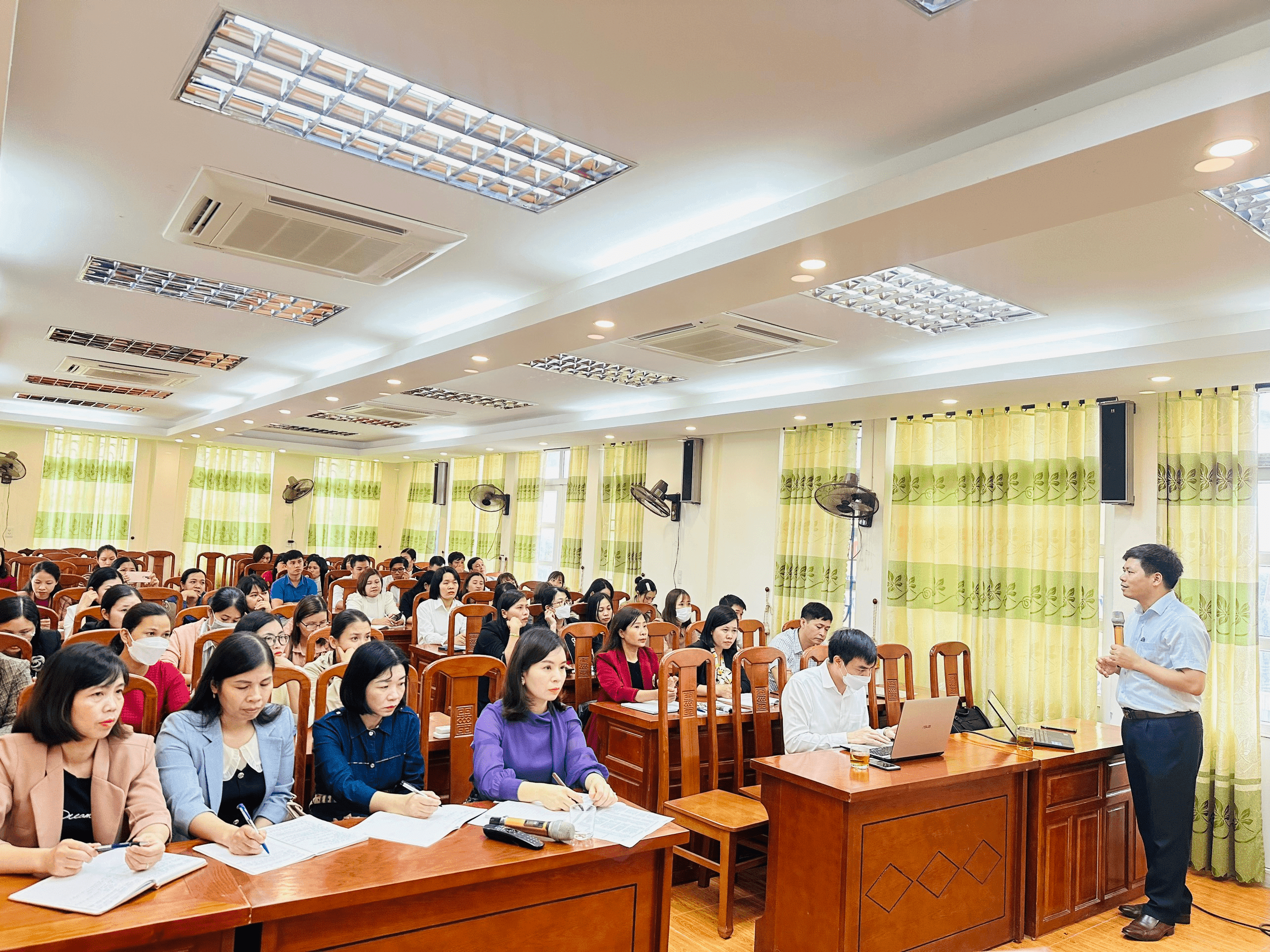 TẬP HUẤN GIÁO VIÊN DẠY MÔN KHOA HỌC TỰ NHIÊN, LỊCH SỬ VÀ ĐỊA LÍ TẠI HUYỆN BA VÌ, THÀNH PHỐ HÀ NỘI